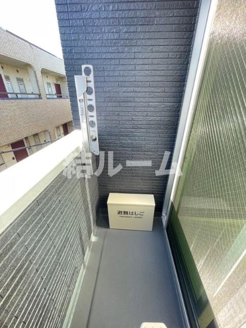川口市芝４丁目のアパートのバルコニー