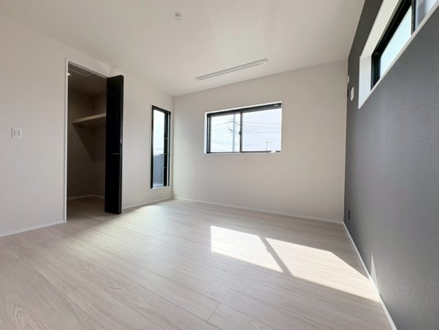 タマタウン　羽島市竹鼻小　全3区画分譲の独立洗面台|ミラー扉の内側がすべて収納スペースになっています。女性の目線で考えた使いやすさを備えています。