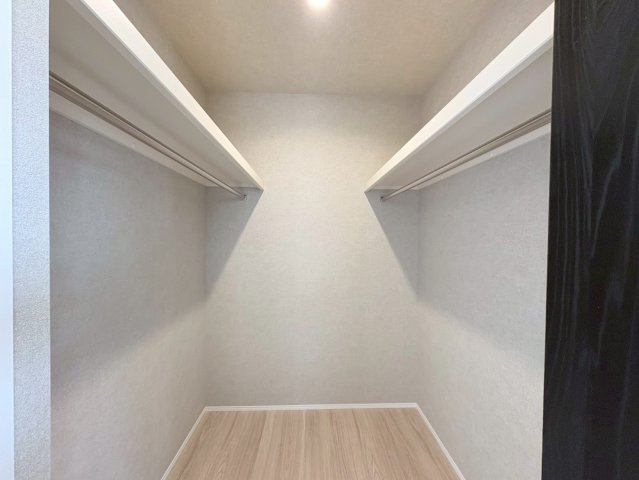 タマタウン　羽島市竹鼻小　全3区画分譲の洋室|建具やクロスなどをトータルデザインでコーディネートしており、室内に落ち着きと安らぎを与えてくれます。