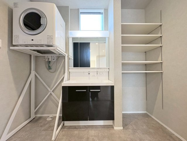 タマタウン　羽島市竹鼻小　全3区画分譲のキッチン|カウンタースペースがついた広々キッチン。浄水器組込み水栓でシンクまわりがスッキリお使いいただけます
