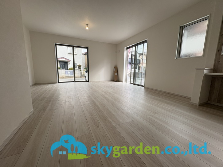 藤沢市亀井野8期　新築戸建　全3棟1号棟の前面道路含む現地写真