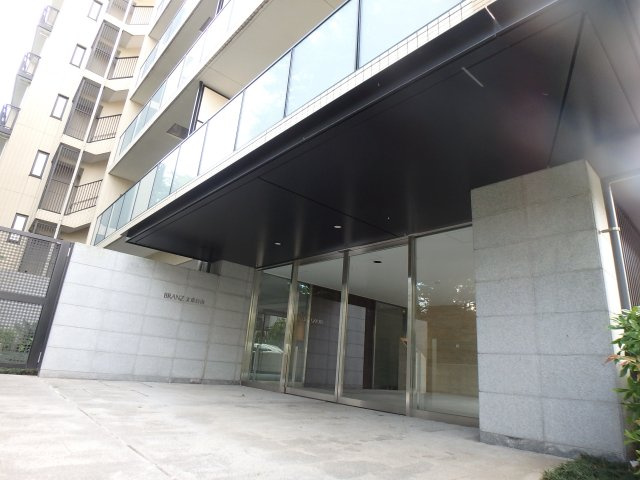 ブランズ文京白山のエントランス