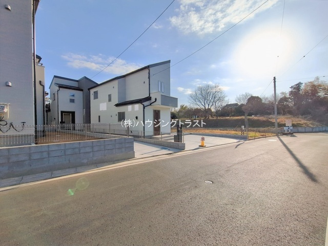 仲介手数料無料　リーブルガーデン所沢市北野南第2・新築全4棟の前面道路含む現地写真