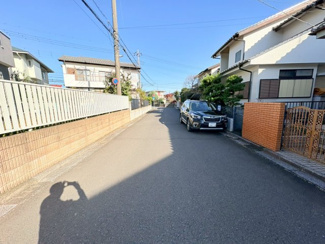 【前面道路含む現地写真】 | 鶴ヶ島市松ヶ丘3丁目　建築条件なし売地　東武東上線『鶴ヶ島駅』徒歩24分　【南小学区】