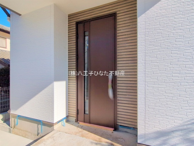 『八王子市新築戸建て』八王子市東浅川町50-6【仲介手数料無料】　１期の玄関|～仲介手数料無料☆八王子ひなた不動産～　八王子市東浅川町　新築戸建て