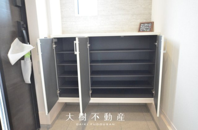 【玄関】 | 座間市緑ケ丘3丁目　新築戸建て　全1棟【仲介手数料無料】