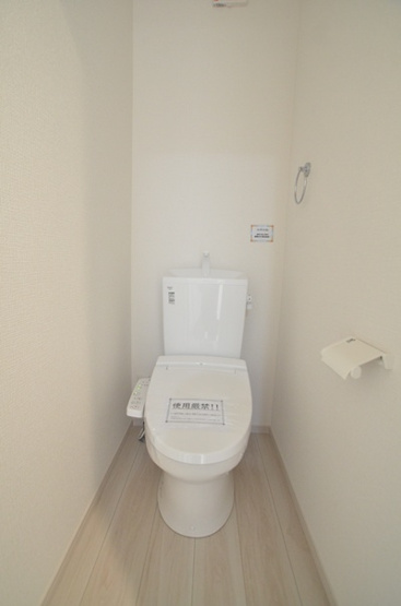 【トイレ】 | 座間市緑ケ丘3丁目　新築戸建て　全1棟【仲介手数料無料】 | 1階