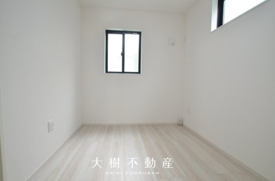 【洋室】 | 座間市緑ケ丘3丁目　新築戸建て　全1棟【仲介手数料無料】 | 1階　洋室1（4.5帖）