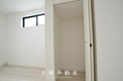 【洋室】 | 座間市緑ケ丘3丁目　新築戸建て　全1棟【仲介手数料無料】 | 1階　洋室1（4.5帖）クローゼット