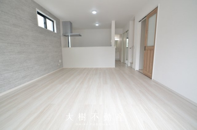 【居間・リビング】 | 座間市緑ケ丘3丁目　新築戸建て　全1棟【仲介手数料無料】 | 【仲介手数料無料でご紹介可能です】大樹不動産