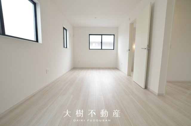 【洋室】 | 座間市緑ケ丘3丁目　新築戸建て　全1棟【仲介手数料無料】 | 2階　洋室4（5.7+4.5帖）