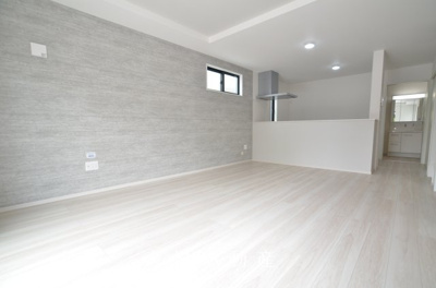 【居間・リビング】 | 座間市緑ケ丘3丁目　新築戸建て　全1棟【仲介手数料無料】 | □■当社なら諸費用を最大限削減できます■□