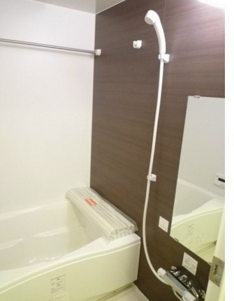 フレア・Fの浴室