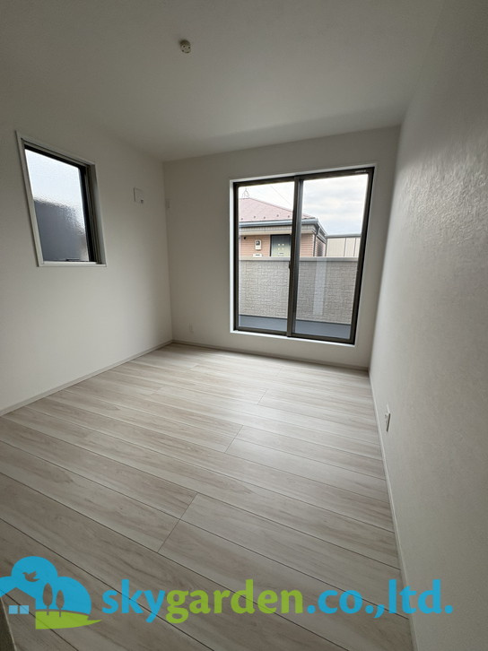 藤沢市亀井野8期　新築戸建　全3棟2号棟の前面道路含む現地写真