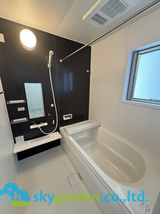 藤沢市亀井野8期　新築戸建　全3棟2号棟の前面道路含む現地写真