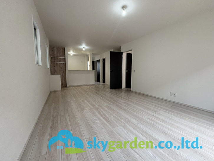 藤沢市亀井野8期　新築戸建　全3棟2号棟の玄関