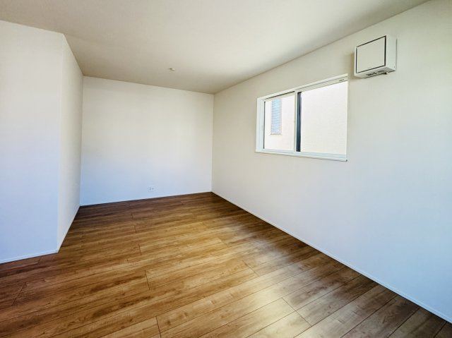 松戸市上矢切新築戸建【南部小学校：6分】の居間・リビング|16帖リビングダイニングキッチン