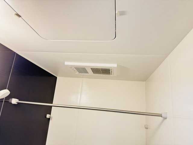 松戸市上矢切新築戸建【南部小学校：6分】の冷暖房・空調設備|雨の日も安心の浴室乾燥機つき