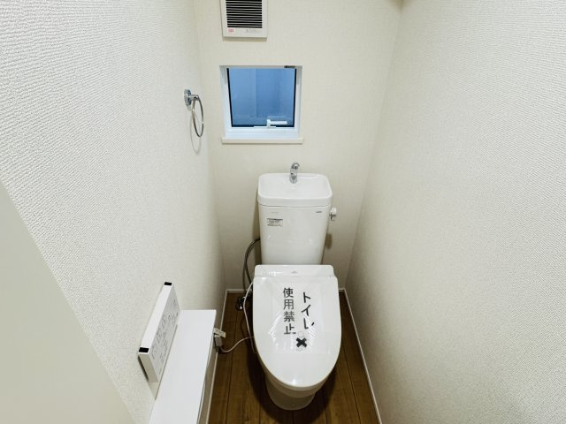 松戸市上矢切新築戸建【南部小学校：6分】のトイレ|温水洗浄暖房便座つきトイレ