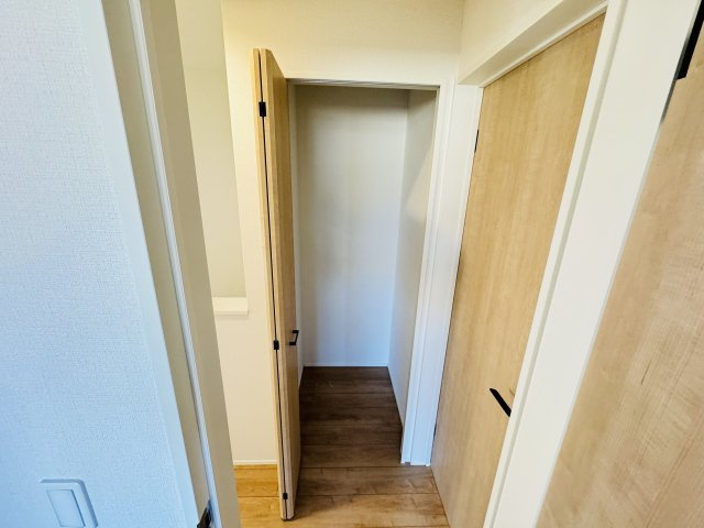 松戸市上矢切新築戸建【南部小学校：6分】の収納|3Fホール収納