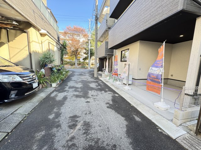 松戸市上矢切新築戸建【南部小学校：6分】の前面道路含む現地写真|西側前面道路