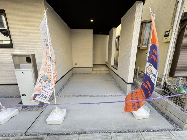 松戸市上矢切新築戸建【南部小学校：6分】の駐車場|愛車に優しいビルトインガレージ