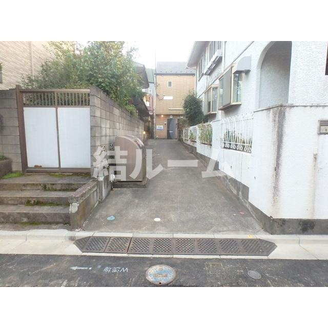 中野区江古田４丁目のアパートのエントランス