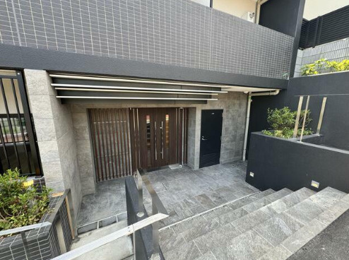 板橋区板橋４丁目の賃貸マンションのエントランス