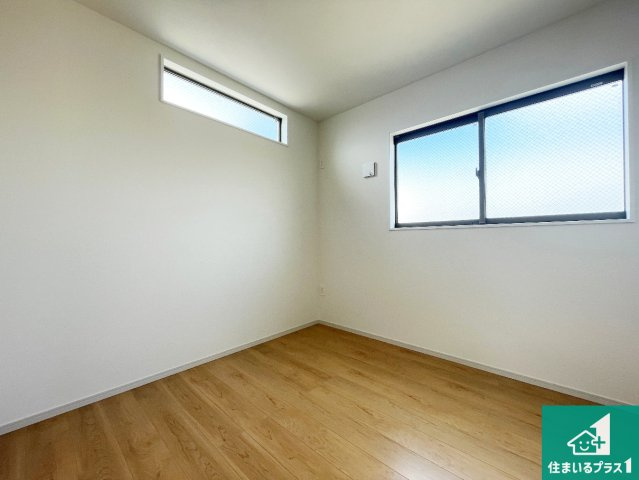 高槻市川西町　第1期　新築一戸建ての洋室|シンプルな洋室は、自分好みのインテリアが楽しめます♪ご家族とインテリアや家具を選びに行くのは新築購入時の醍醐味の一つです。ぜひお楽しみください♪