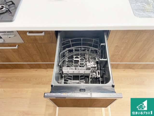 高槻市川西町　第1期　新築一戸建ての設備|食事後の一仕事、食器洗いをボタン一つでお任せできちゃいます！場所を取らないビルトイン式なので、お料理スペースもしっかり確保！