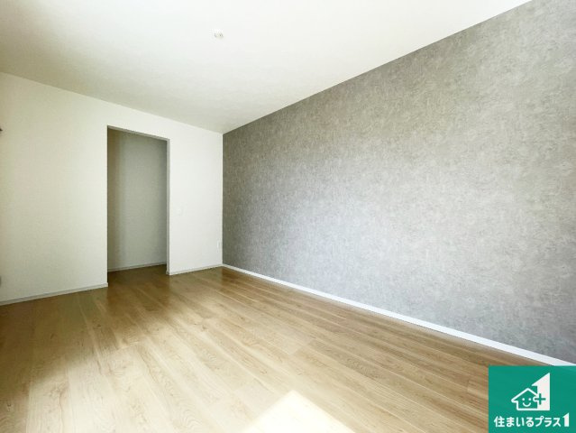 高槻市川西町　第1期　新築一戸建ての洋室|シンプルな洋室は、自分好みのインテリアが楽しめます♪ご家族とインテリアや家具を選びに行くのは新築購入時の醍醐味の一つです。ぜひお楽しみください♪