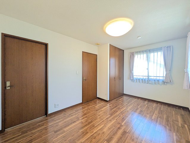 南矢島町戸建ての洋室