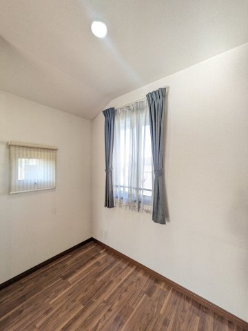 南矢島町戸建ての洋室