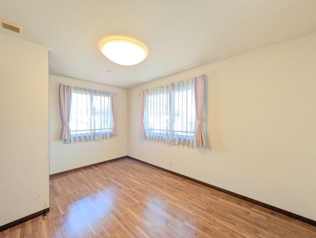 南矢島町戸建ての居間・リビング