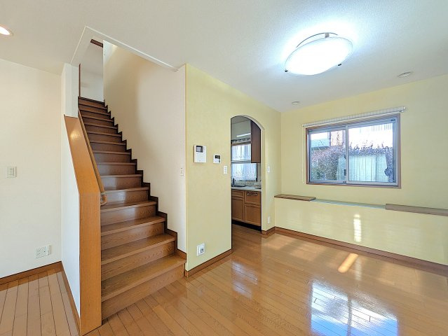 南矢島町戸建ての居間・リビング