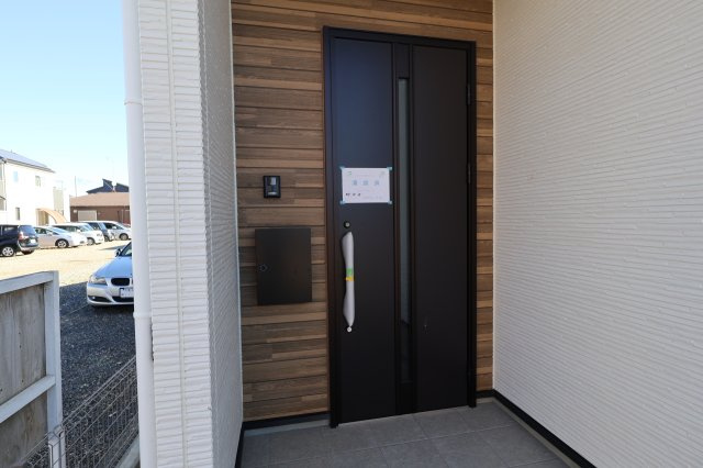 《仲介手数料無料》西区西大宮３丁目52-19新築一戸建てKEIAI GRACEの玄関