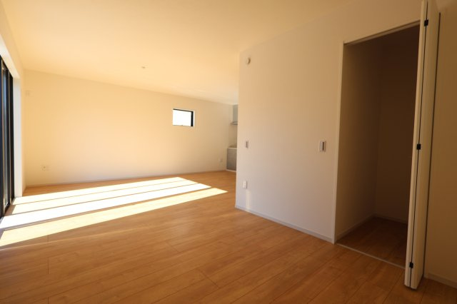 《仲介手数料無料》西区西大宮３丁目52-19新築一戸建てKEIAI GRACEの居間・リビング