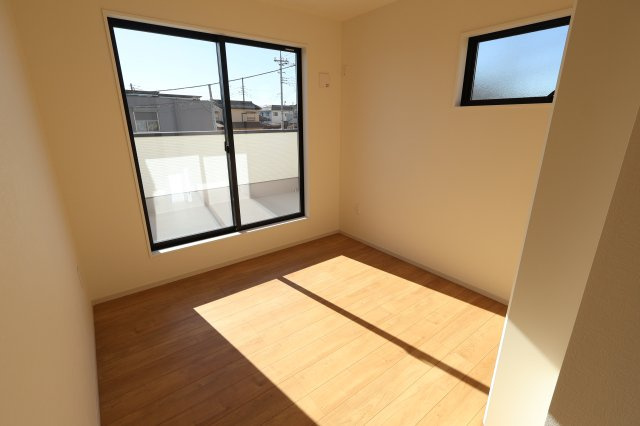 《仲介手数料無料》西区西大宮３丁目52-19新築一戸建てKEIAI GRACEの洋室