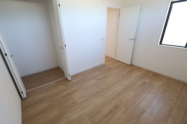 《仲介手数料無料》西区西大宮３丁目52-19新築一戸建てKEIAI GRACEの洋室