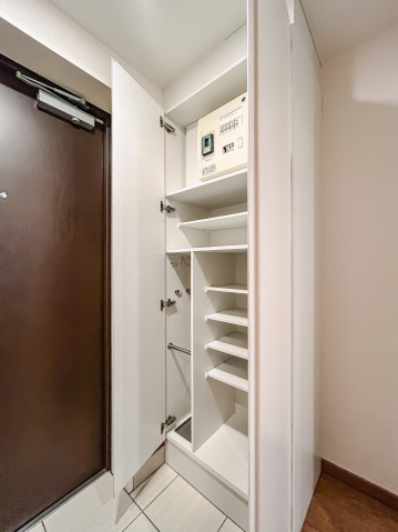 スカイコートパレス千川の玄関