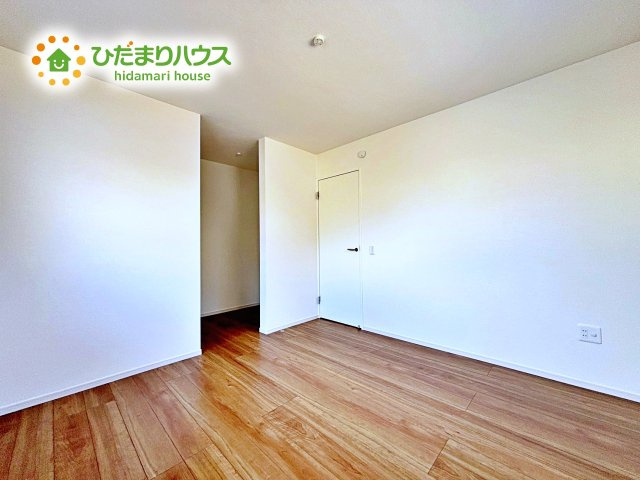 【寝室】 | ひたちなか市足崎1期　新築戸建　2号棟 | 広めの主寝室は、ベッドの他にもパソコンデスクやドレッサーなども置けちゃいます(*^-^*)