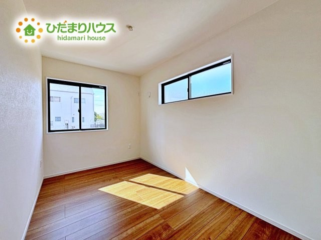 【洋室】 | ひたちなか市足崎1期　新築戸建　2号棟 | 夏場に心地良いひんやり感はフローリングならでは☆彡