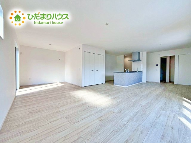 【居間・リビング】 | ひたちなか市足崎1期　新築戸建　4号棟 | お子様が元気に遊べる広々としたリビングです。