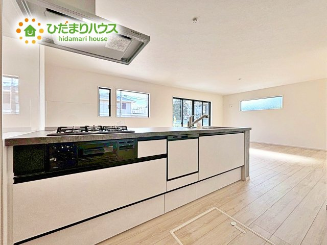 【キッチン】 | ひたちなか市足崎1期　新築戸建　4号棟 | リビングを見渡せるキッチンはお子様を見ながらでも料理が出来て安心ですね☆