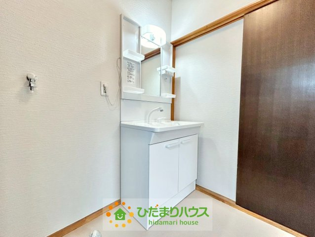 久喜市栄１丁目　中古一戸建ての独立洗面台