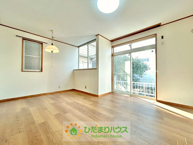 久喜市栄１丁目　中古一戸建ての居間・リビング