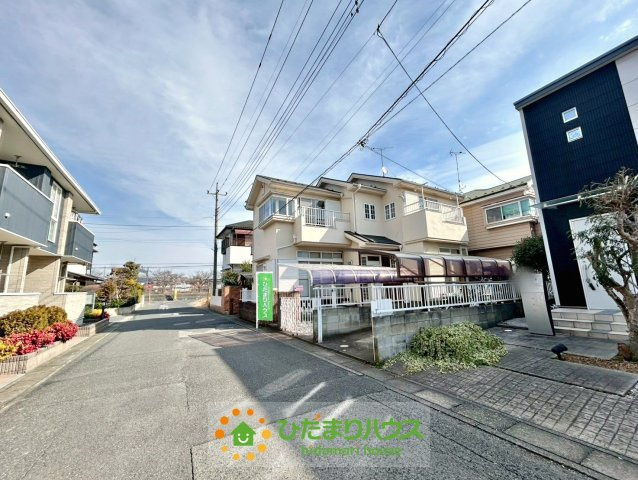 久喜市栄１丁目　中古一戸建ての前面道路含む現地写真