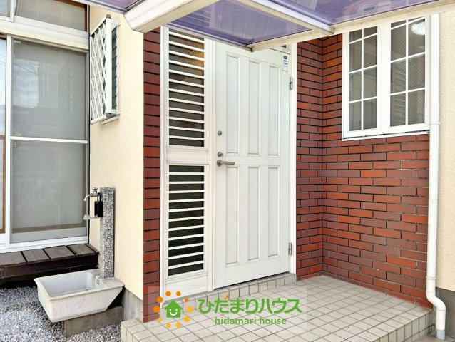 久喜市栄１丁目　中古一戸建ての玄関