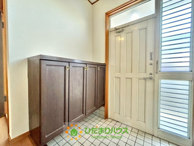 久喜市栄１丁目　中古一戸建ての玄関