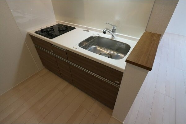 REGALEST観音のキッチン|コンパクトなキッチンで掃除もラクラク